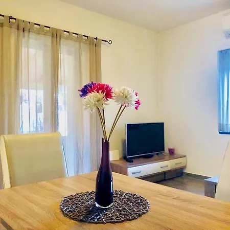 Apartment Beautiful Garden Stinjan